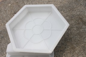 六棱塊護(hù)坡塑料模具什么材質(zhì)的好？